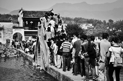 旅游法实施一年问题尚存：旅游乱象为何仍难禁