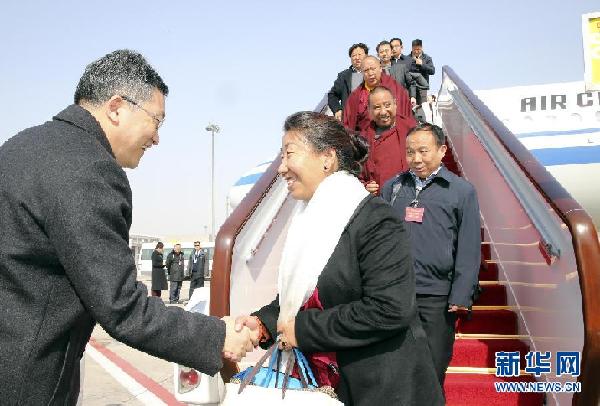 （两会）西藏代表团抵京