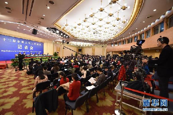请以此照片为准！（两会）（10）柳斌杰等5名全国人大专委会负责人答记者问