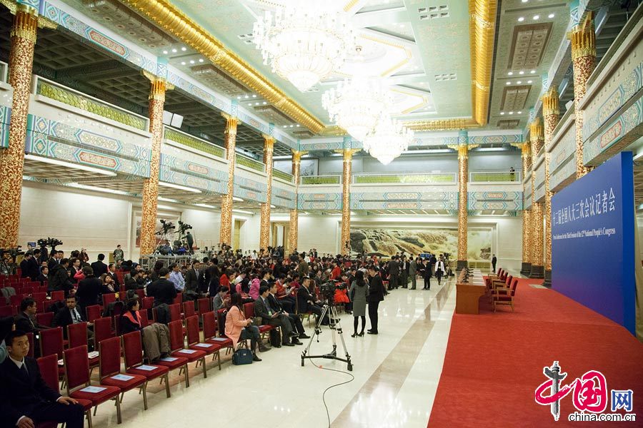 3月15日（星期日）上午十二届全国人大三次会议闭幕后，国务院总理李克强将在人民大会堂三楼金色大厅会见采访十二届全国人大三次会议的中外记者并回答记者提出的问题。中国网现场直播，敬请关注！