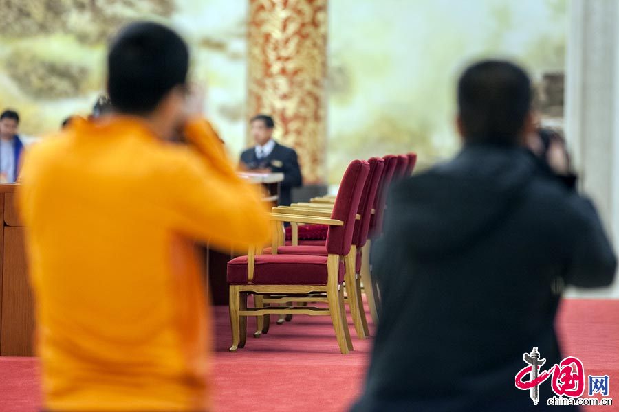 3月15日（星期日）上午十二届全国人大三次会议闭幕后，国务院总理李克强将在人民大会堂三楼金色大厅会见采访十二届全国人大三次会议的中外记者并回答记者提出的问题。中国网现场直播，敬请关注！