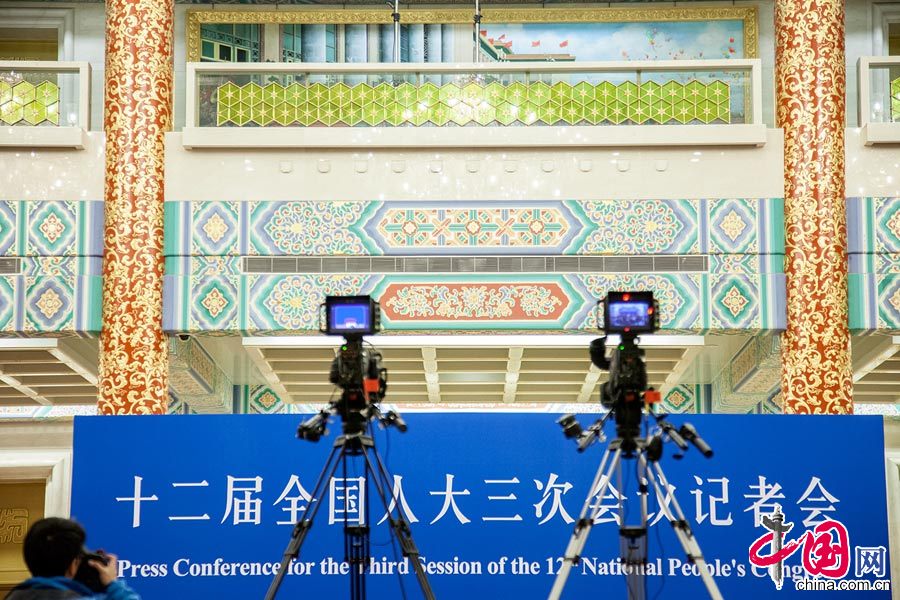 3月15日（星期日）上午十二届全国人大三次会议闭幕后，国务院总理李克强将在人民大会堂三楼金色大厅会见采访十二届全国人大三次会议的中外记者并回答记者提出的问题。中国网现场直播，敬请关注！