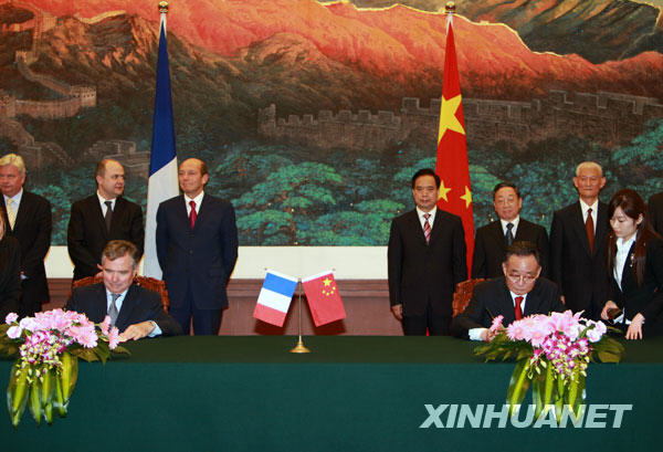 4月20日，全国人大常委会委员长吴邦国与法国国民议会议长阿克耶在北京共同签署《中华人民共和国全国人民代表大会与法兰西共和国国民议会建立定期交流机制的谅解备忘录》。