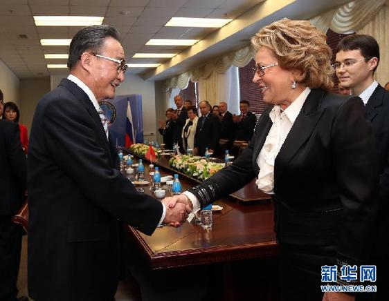 （XHDW）吴邦国会见俄罗斯联邦委员会主席马特维延科