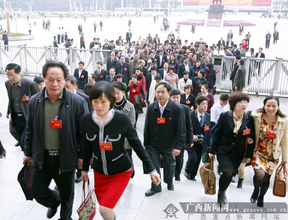 自治区十二届人大一次会议在南宁开幕(组图)
