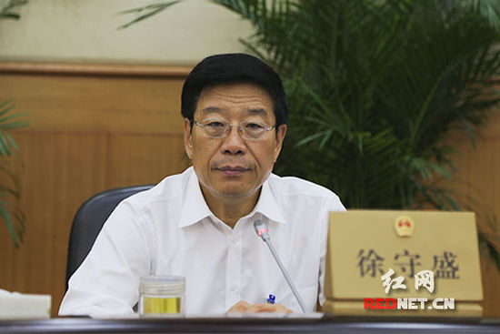 (湖南省委书记、省人大常委会主任徐守盛主持会议。)