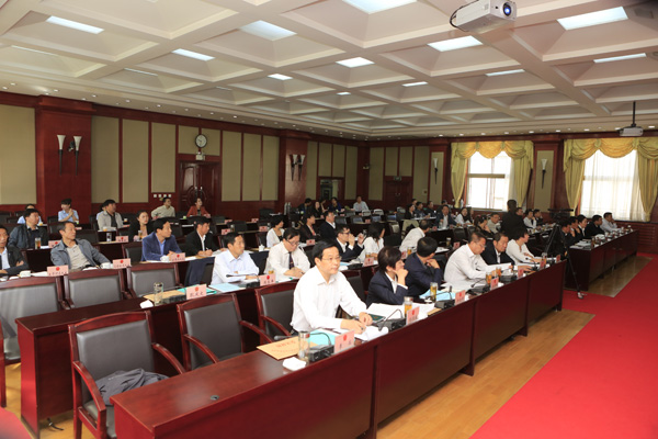 市十五届人大常委会举行第五次会议