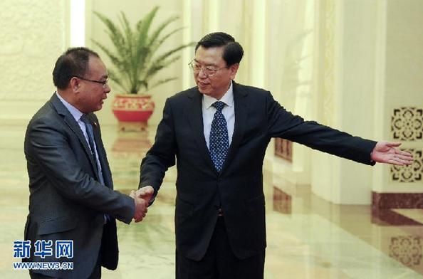 （XHDW）张德江与泰国国会主席颂萨举行会谈