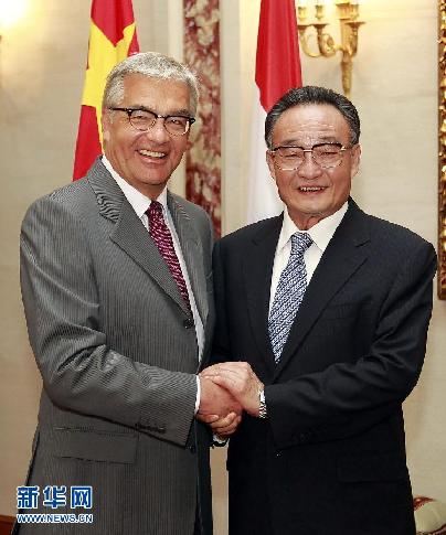 （时政）吴邦国与卢森堡国民议会议长举行会谈