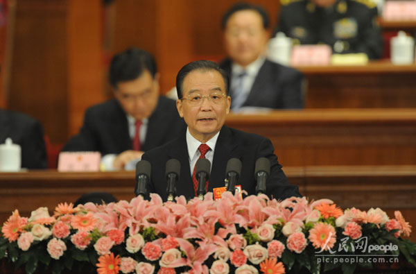 温家宝总理作政府工作报告。人民日报记者李舸 摄