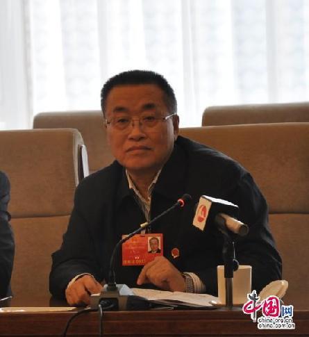 王金山代表：中国人要把饭碗紧紧端在自己手中