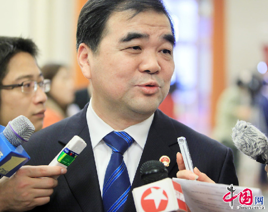3月7日，全国人大江苏代表团在人民大会堂召开政府报告审议会议，全国人大代表、江苏省环境保护厅厅长陈蒙蒙接受记者采访。（