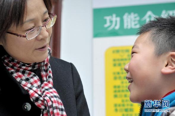 （两会·履职相册）（3）刘荣玉委员：多为孩子们做些事