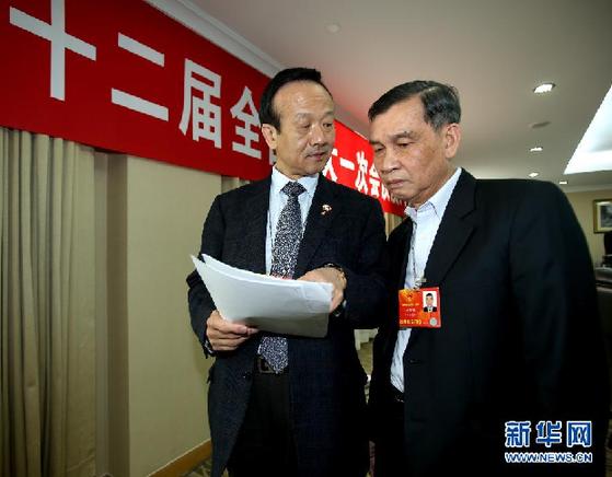 （XHDW）（1）澳门代表团全体会议向媒体开放