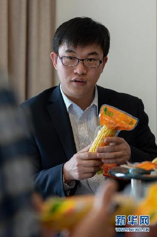 (两会）（1） “80后”农民博士带着玉米上会