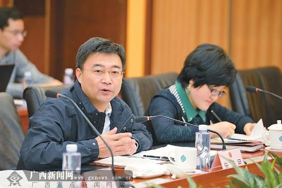 广西代表团分组审议全国人大常委会工作报告(图)