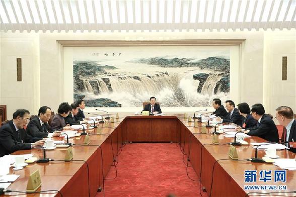 （两会）（2）十二届全国人大五次会议主席团常务主席第二次会议举行 张德江主持