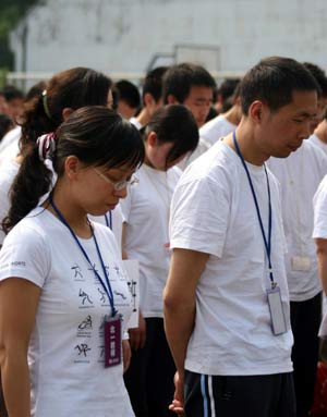 The students of senior 3 and their teachers at Beichuan Higher Middle School mourn for victims who died in the May-12 earthquake during a ceremony of resuing classes at a temporary school in quake-hit Mianyang city, southwest China's Sichuan Province, May 19, 2008.