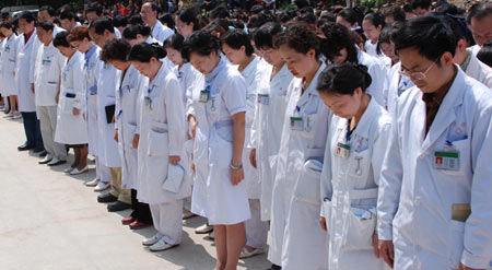 Medical workers with Renmin Hospital of Guizhou mourn during a silent tribute in Guiyang, capital of southwest China's Guizhou Province, May 19, 2008. China began on May 19 a three-day mourning for the victims of the 8.0-magnitude quake hitting southwest and northwest China on May 12.