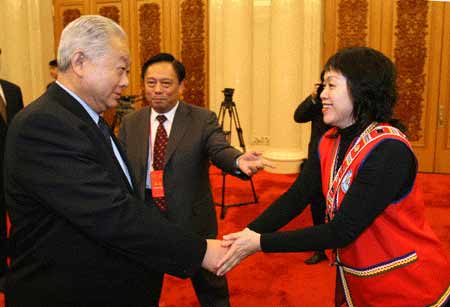 Sheng Huaren (L), vice chairman and secretary general of the Standing Committee of China's National People's Congress (NPC), shakes hands with Chen Jun of the Gaoshan ethnic group at the Great Hall of the People in Beijing, capital of China, Jan. 12, 2008. The meeting to elect deputies of Taiwan Province to the 11th NPC was held at the Great Hall of the People in Beijing on Jan. 12. It elected 13 Taiwan deputies, including Chen Jun, to the 11th NPC via secret ballot.