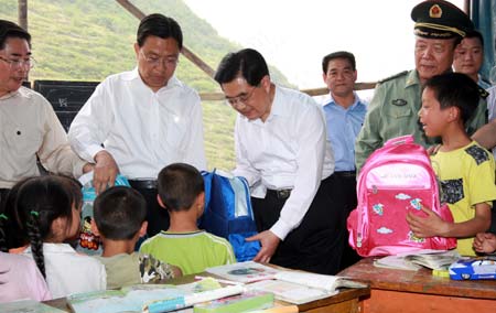 Chinese President Hu Jintao wished quake-affected kids a happy holiday ahead of Children's Day in northwestern Shaanxi Province, also heavily hit by the May 12 earthquake.