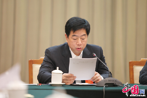  3月3日，第十二届全国人民代表大会第二次会议辽宁代表团全体会议，图为辽宁省人大常委会党组副书记、副主任佟志武。 中国网记者 郑亮摄影