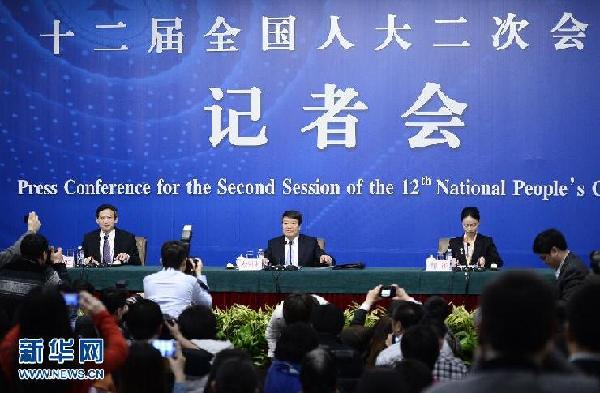 （两会）（1）十二届全国人大二次会议新闻中心举行记者会