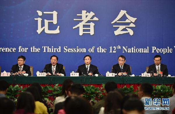 （两会）（12）五位全国人大代表就完善高等教育治理结构答记者问