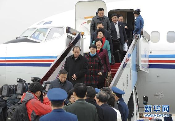 （两会）（1）安徽代表团抵京