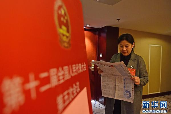 （两会·履职影像记） （3）尹清代表：建议建立校园周边安全综合治理体系