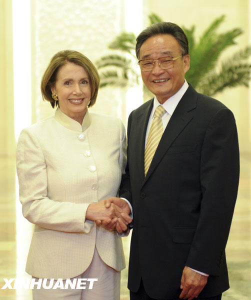 5月27日，全国人大常委会委员长吴邦国在北京人民大会堂与美国国会众议院议长佩洛西举行会谈。