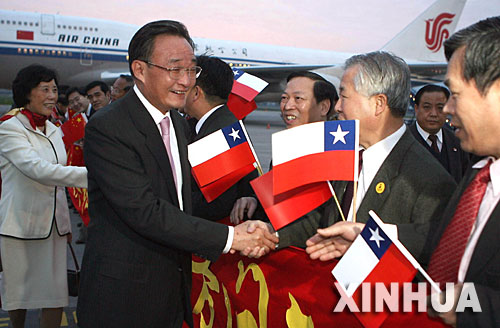 吴邦国抵达圣地亚哥开始访问智利 9月5日，中国全国人大常委会委员长吴邦国抵达智利首都圣地亚哥，开始对智利进行正式友好访问。 新华社记者 鞠鹏 摄