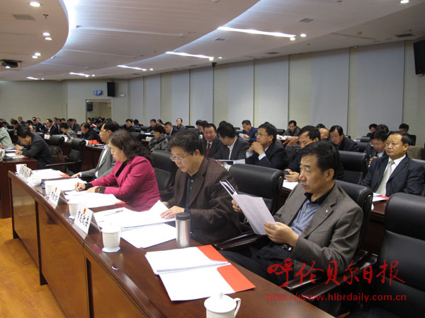 市二届人大常委会第３１次会议召开