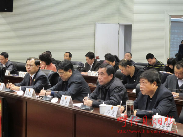 市人大举办十八大报告专题讲座