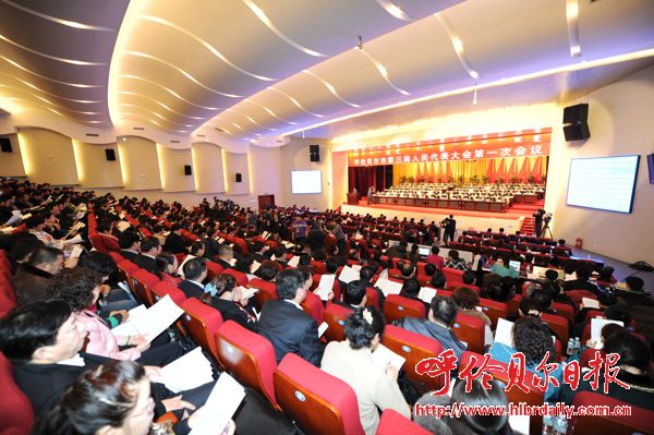 市三届人大一次会议隆重召开