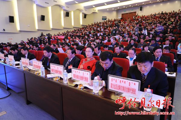 市三届人大一次会议隆重召开
