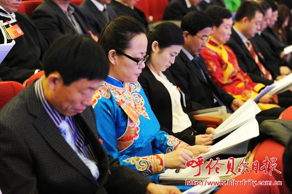 市三届人大一次会议隆重召开