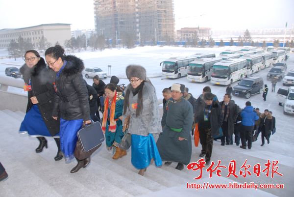 市三届人大一次会议隆重召开