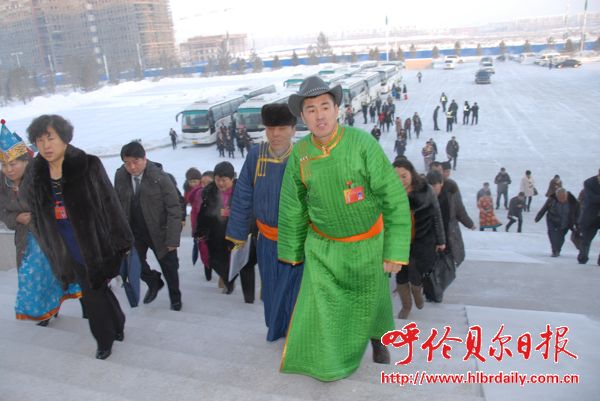 市三届人大一次会议隆重召开