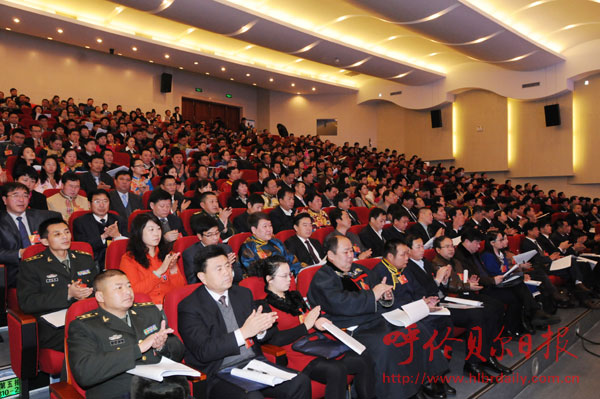市三届人大一次会议隆重召开