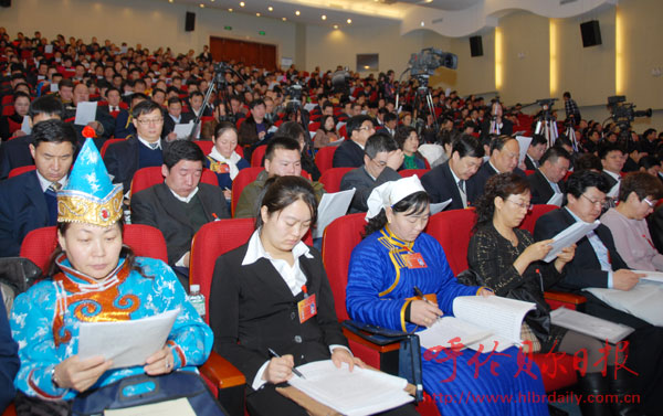市三届人大一次会议隆重召开