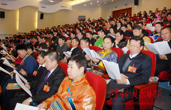 市三届人大一次会议隆重召开