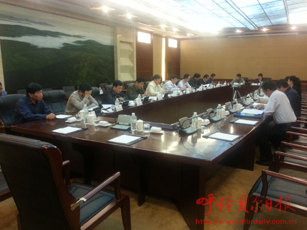 自治区人大执法检查调研组听取我市工作汇报