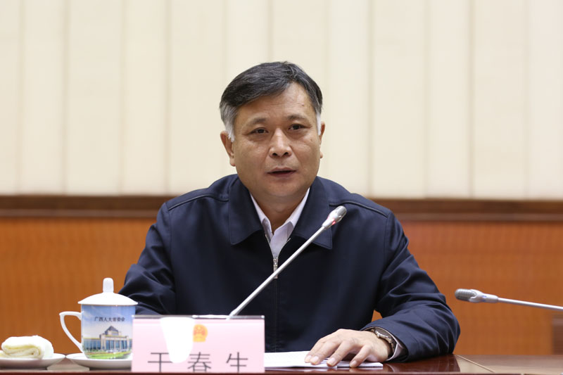 自治区人大常委会举行党风廉政建设专题报告会