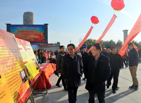 市人大常委会副主任冯望云到活动现场检查指导