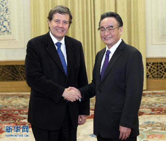 （时政）吴邦国会见智利众议长梅莱罗