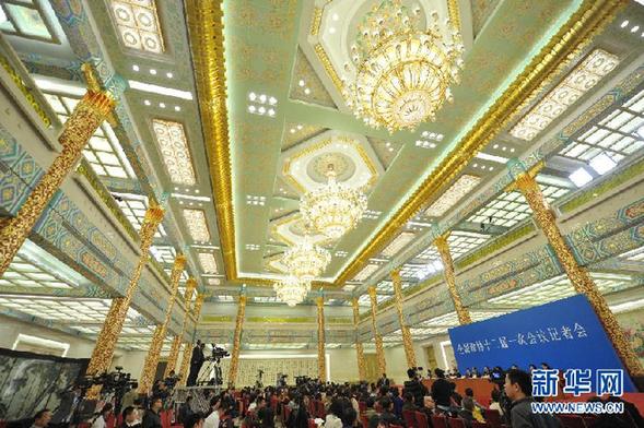 （两会）（17）民主党派中央和全国工商联领导人集体接受媒体采访