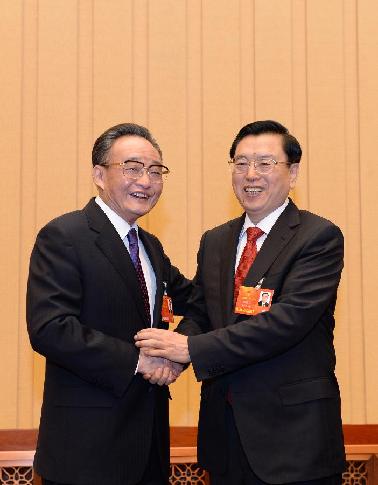 （XHDW）十二届全国人大一次会议主席团举行第一次会议
