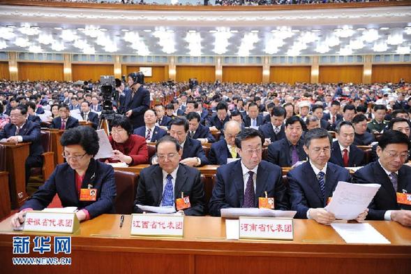 （两会·人大开幕）（3）共聚一堂