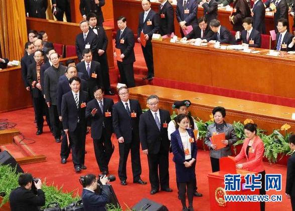 （两会）（31）十二届全国人大一次会议举行第四次全体会议